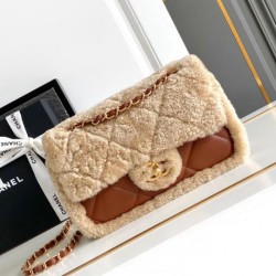 Borse Imitazioni con patta in pelle di agnello shearling AS5149 Beige Replica Replica Perfette Borse Imitazioni con patta in pelle di agnello shearling AS5149 Beige imitazioni