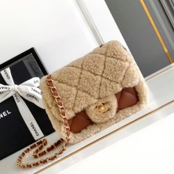 Dettagli perfetti Borse Replica mini con patta in pelle di agnello shearling AS5148 Beige qualità specchio Replica Perfette Dettagli perfetti Borse mini con patta in pelle di agnello shearling AS5148 Beige imitazioni