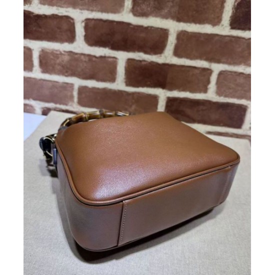 Borsa a tracolla piccola Gucci Diana in bambù Caffè Replica Replica Perfette Borsa a tracolla piccola Gucci Diana in bambù Caffè imitazioni