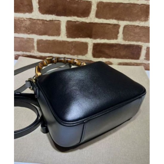 Imitazione Gucci Diana piccola tracolla in bambù borsa Nero Replica Replica Perfette Imitazione Gucci Diana piccola tracolla in bambù borsa Nero imitazioni