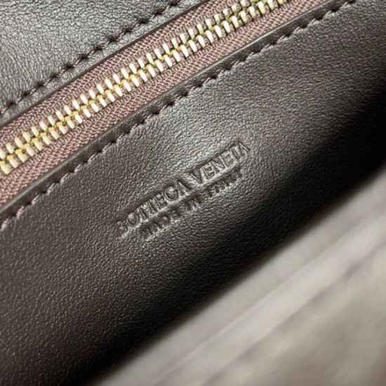 Borsa a tracolla Mini Andiamo Bottega Veneta agnello intrecciata fondente Replica Replica Perfette Borsa a tracolla Mini Andiamo Bottega Veneta agnello intrecciata fondente imitazioni
