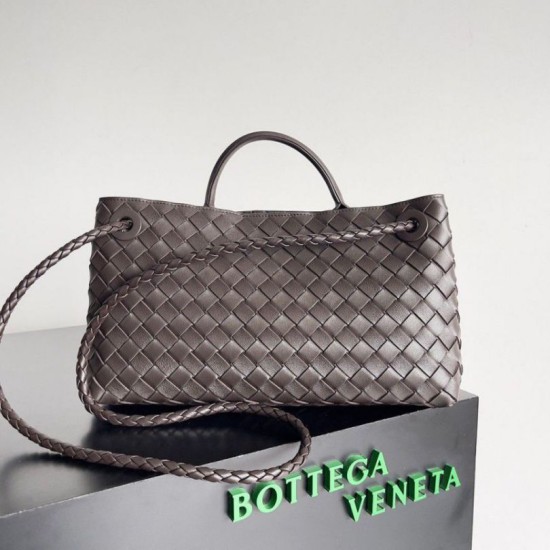 Borsa Bottega Veneta Andiamo piccola East/West agnello intrecciata fondente Replica Replica Perfette Borsa Bottega Veneta Andiamo piccola East/West agnello intrecciata fondente imitazioni