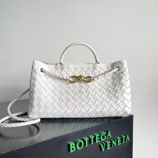 Replica Perfette Bottega Veneta Andiamo Piccolo East/West Borsa Agnello Intrecciata Bianca imitazioni