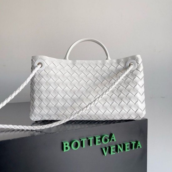 Replica Perfette Bottega Veneta Andiamo Piccolo East/West Borsa Agnello Intrecciata Bianca imitazioni