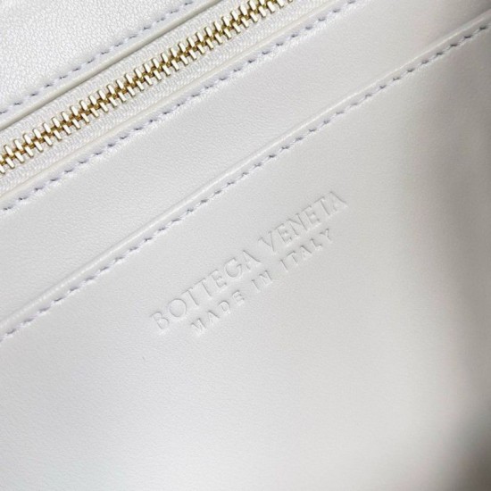 Replica Perfette Bottega Veneta Andiamo Piccolo East/West Borsa Agnello Intrecciata Bianca imitazioni