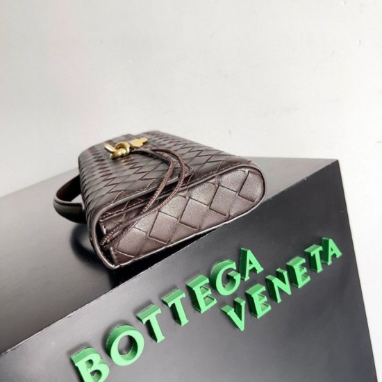 Pochette Andiamo di Bottega Veneta con manico agnello intrecciata fondente Replica Replica Perfette Pochette Andiamo di Bottega Veneta con manico agnello intrecciata fondente imitazioni