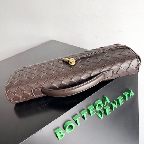 Pochette Andiamo di Bottega Veneta con manico agnello intrecciata fondente Replica Replica Perfette Pochette Andiamo di Bottega Veneta con manico agnello intrecciata fondente imitazioni
