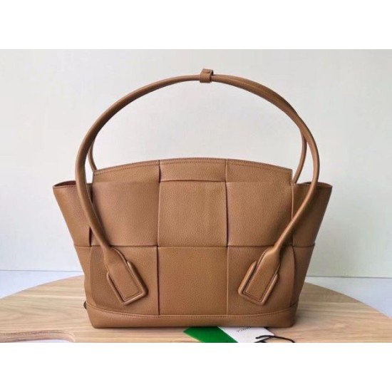 Borsa Media Arco Bottega Veneta Granata Caramello Replica Replica Perfette Borsa Media Arco Bottega Veneta Granata Caramello imitazioni