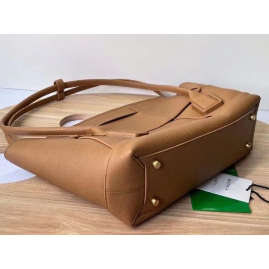Borsa Media Arco Bottega Veneta Granata Caramello Replica Replica Perfette Borsa Media Arco Bottega Veneta Granata Caramello imitazioni