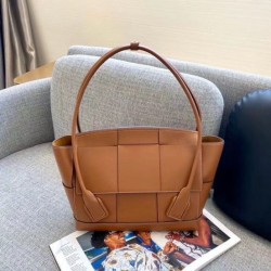 Borsa Bottega Veneta Arco Media Vitello Intrecciato Caramello Replica Replica Perfette Borsa Bottega Veneta Arco Media Vitello Intrecciato Caramello imitazioni