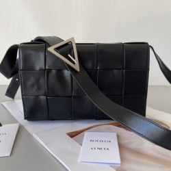 Bottega Veneta Cassett Borsa vitello stropicciata nera Replica Replica Perfette Bottega Veneta Cassett Borsa vitello stropicciata nera imitazioni