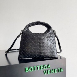 Bottega Veneta Mini Hop Borsa vitello intrecciata nera Replica Replica Perfette Bottega Veneta Mini Hop Borsa vitello intrecciata nera imitazioni