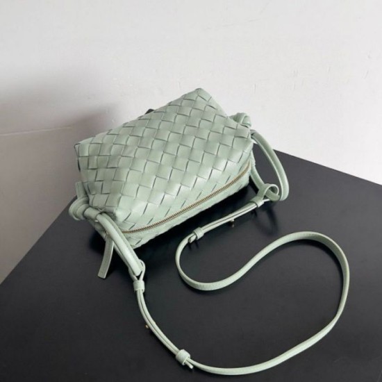 Borsa a tracolla Bottega Veneta Piccolo Loop agnello Sauge Intrecciato Replica Replica Perfette Borsa a tracolla Bottega Veneta Piccolo Loop agnello Sauge Intrecciato imitazioni