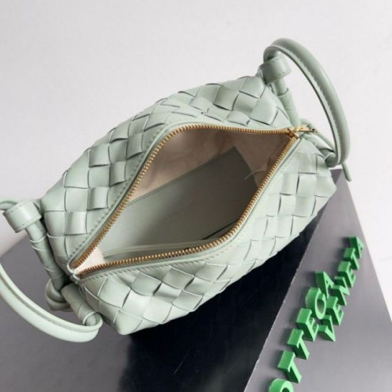 Borsa a tracolla Bottega Veneta Piccolo Loop agnello Sauge Intrecciato Replica Replica Perfette Borsa a tracolla Bottega Veneta Piccolo Loop agnello Sauge Intrecciato imitazioni