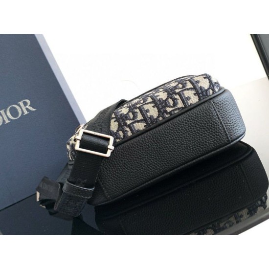 Replica Dior Borsa a tracolla con cerniera Mini Rider 2.0 beige obliquo con pelle nera Riproduzione Fedele Dior Borsa a tracolla con cerniera Mini Rider 2.0 beige obliquo con pelle nera imitazioni