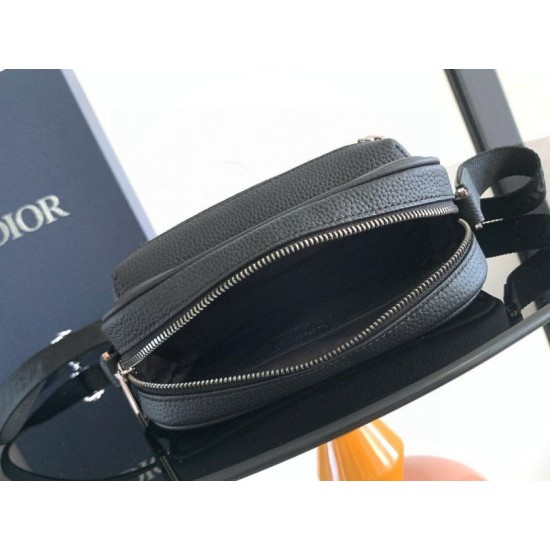 Replica Dior Borsa a tracolla con cerniera Mini Rider 2.0 beige obliquo con pelle nera Riproduzione Fedele Dior Borsa a tracolla con cerniera Mini Rider 2.0 beige obliquo con pelle nera imitazioni