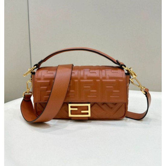 Replica Borsa media Baguette Fendi nappa FF marrone Riproduzione Fedele Borsa media Baguette Fendi nappa FF marrone imitazioni