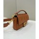Replica Borsa media Baguette Fendi nappa FF marrone Riproduzione Fedele Borsa media Baguette Fendi nappa FF marrone imitazioni