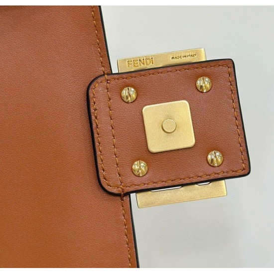 Replica Borsa media Baguette Fendi nappa FF marrone Riproduzione Fedele Borsa media Baguette Fendi nappa FF marrone imitazioni