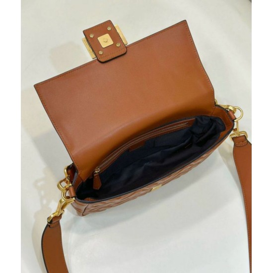 Replica Borsa media Baguette Fendi nappa FF marrone Riproduzione Fedele Borsa media Baguette Fendi nappa FF marrone imitazioni