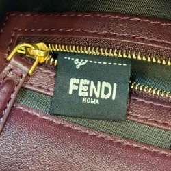 Replica Bora Pari media Fendi Baguette nappa bordeaux FF Riproduzione Fedele Bora Pari replica media Fendi Baguette nappa bordeaux FF imitazioni