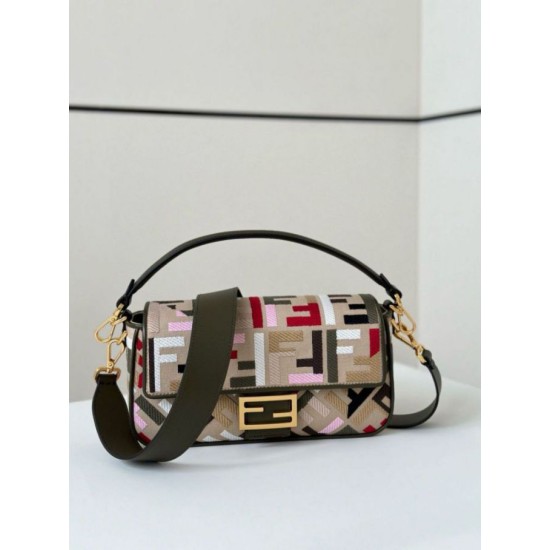 Replica Borsa media Baguette Fendi tela con ricamo FF multicolore Replica Perfetta Borsa media Baguette Fendi tela con ricamo FF multicolore imitazioni