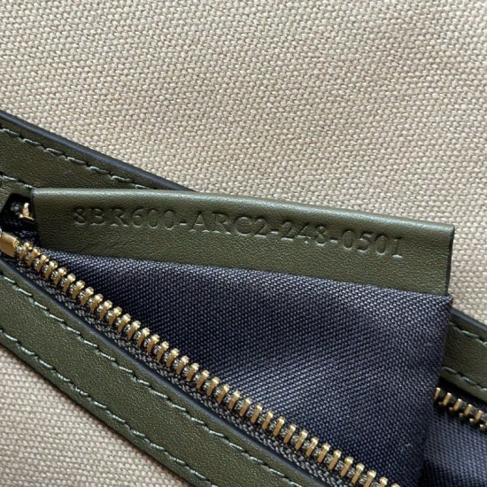Replica Borsa media Baguette Fendi tela con ricamo FF multicolore Replica Perfetta Borsa media Baguette Fendi tela con ricamo FF multicolore imitazioni
