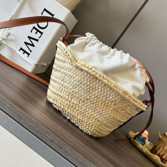 Loewe Drawstring Bucket Borse Firmate Replica Foglia di palma e vitello marrone qualità specchio Replica Perfette Loewe Drawstring Bucket Borse Firmate Foglia di palma e vitello marrone imitazioni