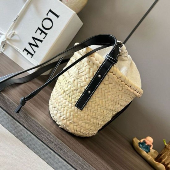Loewe Drawstring Bucket Borse Imitazioni Palm Leaf e vitello nera Replica Replica Perfette Loewe Drawstring Bucket Borse Imitazioni Palm Leaf e vitello nera imitazioni