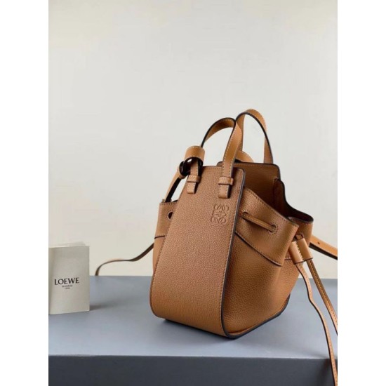 Loewe Mini Hammock Drawstring Borse Firmate Replica Brown qualità specchio Replica Perfette Loewe Mini Hammock Drawstring Borse Firmate Brown imitazioni