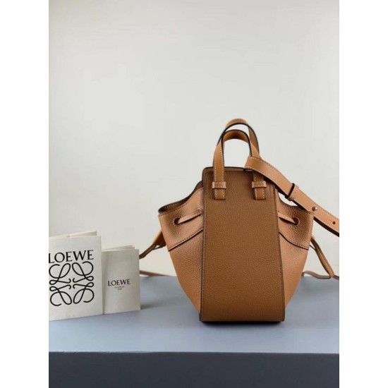 Loewe Mini Hammock Drawstring Borse Firmate Replica Brown qualità specchio Replica Perfette Loewe Mini Hammock Drawstring Borse Firmate Brown imitazioni