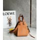Loewe Compact Hammock Borsa Light Caramel Grained Calfskin Replica Replica Perfette Loewe Compact Hammock Borsa Light Caramel Grained Calfskin imitazioni