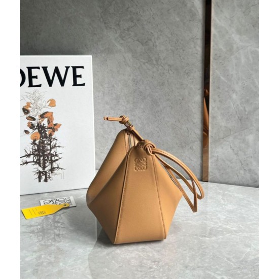 Loewe Mini Hammock Hobo Borsa Light Brown Vitello Replica Replica Perfette Loewe Mini Hammock Hobo Borsa Light Brown Vitello imitazioni