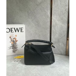 Loewe Puzzle Piccolo Nero Vitello con Manico Intrecciato Loewe Puzzle Piccolo Nero Vitello con Manico Intrecciato