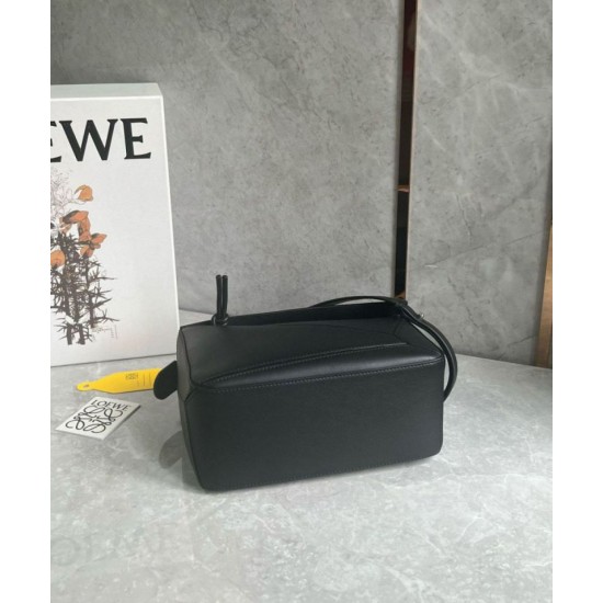 Loewe Puzzle Piccolo replica Nero Vitello con Manico Intrecciato qualità specchio Replica Perfette Loewe Puzzle Piccolo Nero Vitello con Manico Intrecciato imitazioni