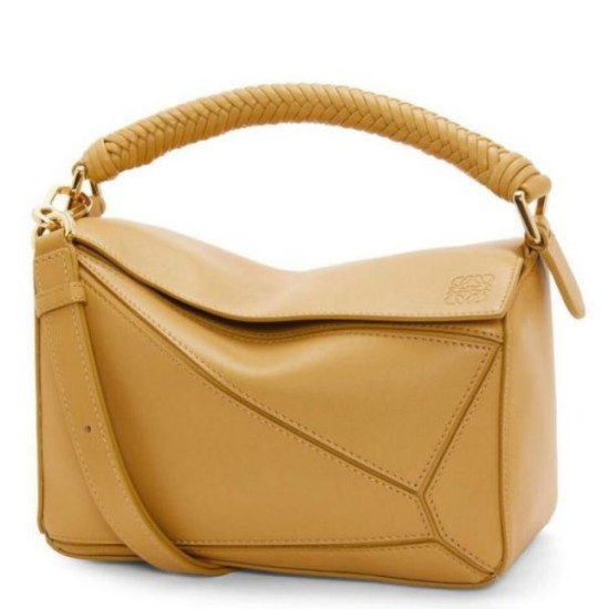 Loewe Puzzle Piccolo Borse Replica Sahara Vitello con Manico Intrecciato qualità specchio Replica Perfette Loewe Puzzle Piccolo Borse Sahara Vitello con Manico Intrecciato imitazioni