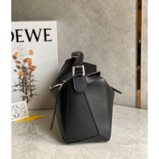 Loewe Puzzle Medium Borsa Replica Nero Classico Vitello qualità specchio Replica Perfette Loewe Puzzle Medium Borsa 1:1 Nero Classico Vitello imitazioni