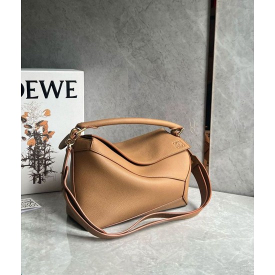 Loewe Puzzle Medium Borse Replica Toffee Grained Calfskin qualità specchio Replica Perfette Loewe Puzzle Medium Borse Toffee Grained Calfskin imitazioni