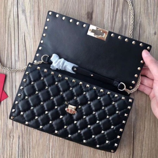 Replica Valentino Rockstud Spike Chain Clutch Nero Agnello Riproduzione Fedele Valentino Rockstud Spike Chain Clutch Nero Agnello imitazioni