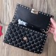 Replica Valentino Rockstud Spike Chain Clutch Nero Agnello Riproduzione Fedele Valentino Rockstud Spike Chain Clutch Nero Agnello imitazioni