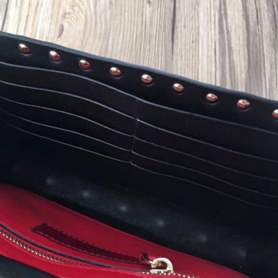 Replica Valentino Rockstud Spike Chain Clutch Nero Agnello Riproduzione Fedele Valentino Rockstud Spike Chain Clutch Nero Agnello imitazioni