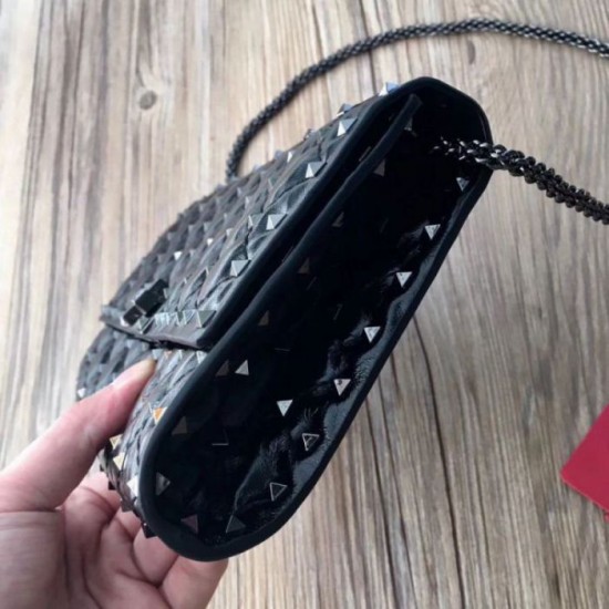Replica fedele Valentino Rockstud Spike Chain Clutch Agnello Crespo Riproduzione Fedele fedele Valentino Rockstud Spike Chain Clutch Agnello Crespo imitazioni