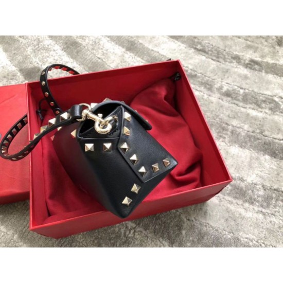 Replica Valentino Mini Rockstud Crossbody Borse Nero Vitello Riproduzione Fedele Valentino Mini Rockstud Crossbody Borse Replica Nero Vitello imitazioni