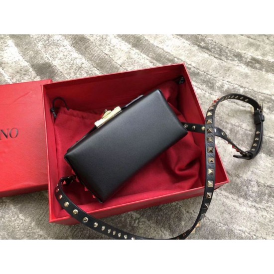 Replica Valentino Mini Rockstud Crossbody Borse Nero Vitello Riproduzione Fedele Valentino Mini Rockstud Crossbody Borse Replica Nero Vitello imitazioni