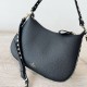 Valentino Rockstud Piccolo Hobo Bora Pari replica Nero vitello granata qualità specchio Replica Perfette Valentino Rockstud Piccolo Hobo Bora Pari Nero vitello granata imitazioni