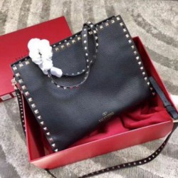 Replica Valentino Nero Medium Rockstud Top Handle Borsa Riproduzione Fedele Valentino Nero Medium Rockstud Top Handle Borsa imitazioni