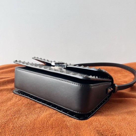 Valentino Rockstud23 Imitazioni borse griffate a tracolla vitello nera Replica Replica Perfette Valentino Rockstud23 Imitazioni borse griffate a tracolla vitello nera imitazioni
