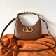 Valentino Stud Sign Hobo Borsa Marrone Scuro Replica Replica Perfette Valentino Stud Sign Hobo Borsa Marrone Scuro imitazioni
