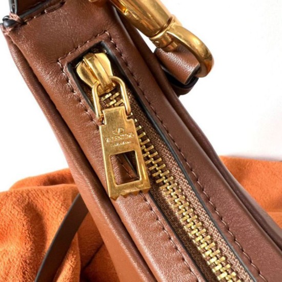 Valentino Stud Sign Hobo Borsa Marrone Scuro Replica Replica Perfette Valentino Stud Sign Hobo Borsa Marrone Scuro imitazioni
