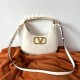 Valentino Stud Sign Hobo Borse Replica Bianco Vitello qualità specchio Replica Perfette Valentino Stud Sign Hobo Borse Bianco Vitello imitazioni